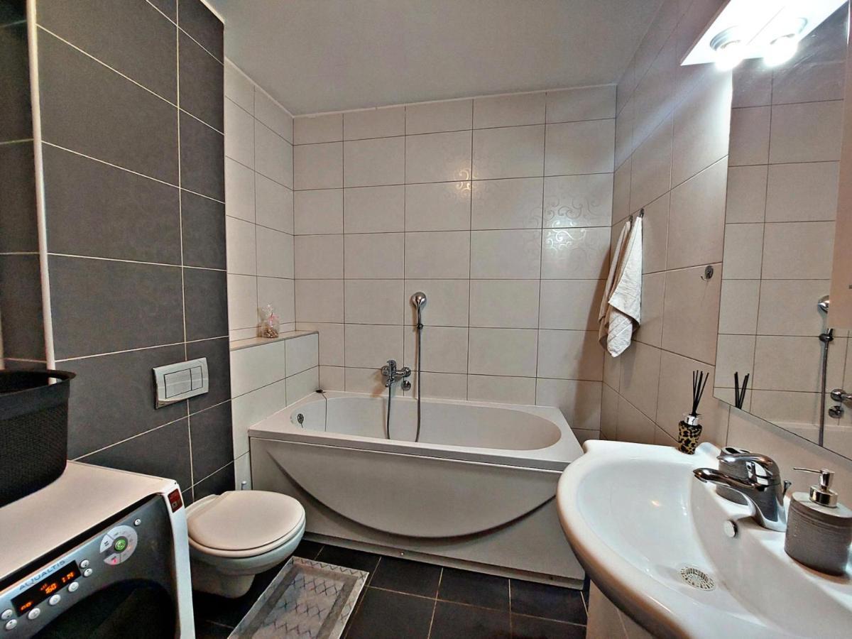Apartment Aria Lux โมสตาร์ ภายนอก รูปภาพ