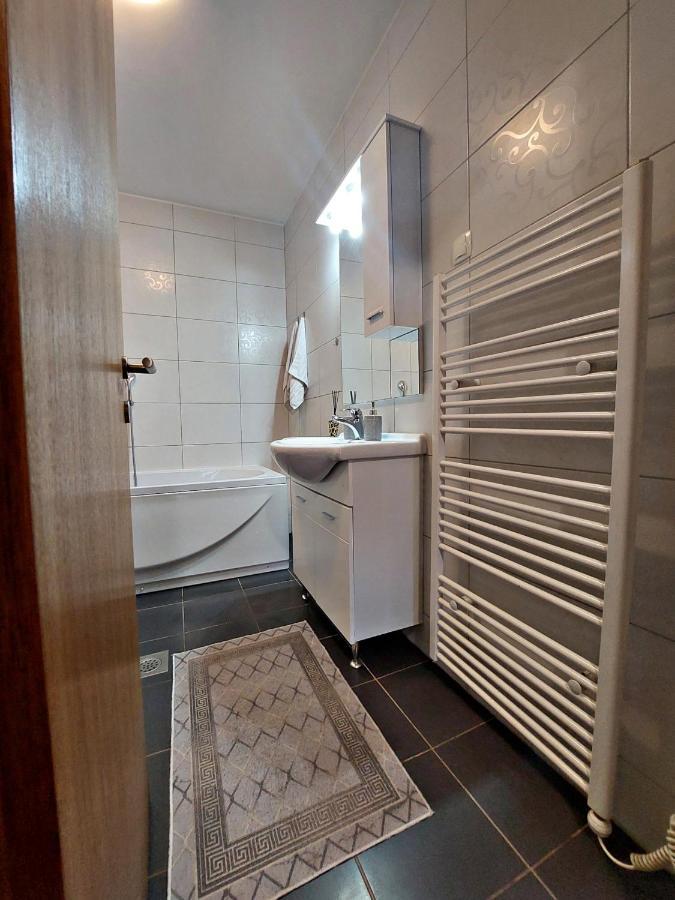 Apartment Aria Lux โมสตาร์ ภายนอก รูปภาพ